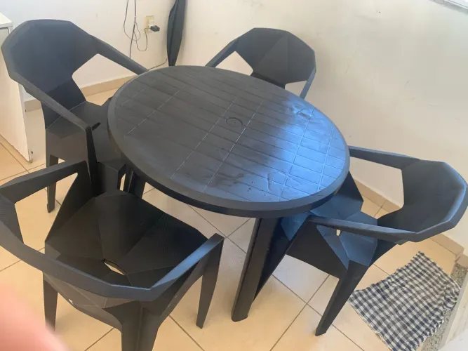 Vende-se Mesa redonda 