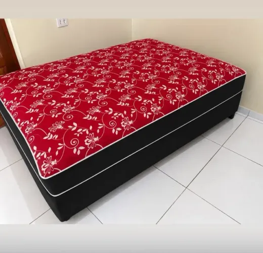 Cama QUEEN. Pronta para dormir. CASAL