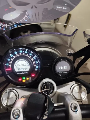 Motocicleta impecável, único dono na garantia de fábrica.
