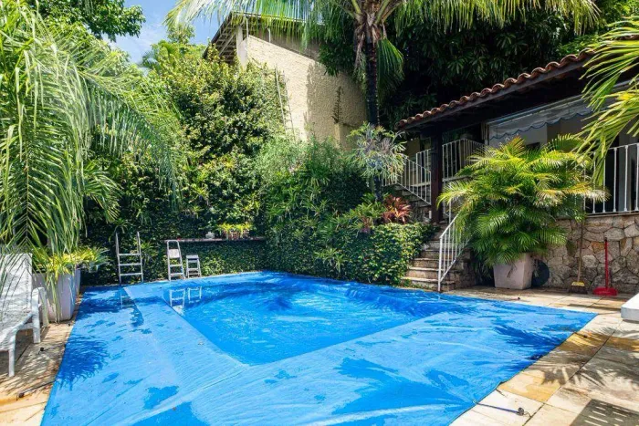 Casa com 4 quartos, 2 Suítes, piscina, área gourmet, à venda em São Francisco - Niterói