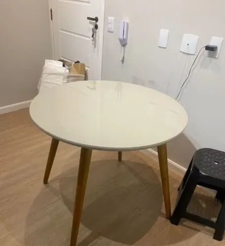 Mesa redonda 90 cm com tampo de vidro