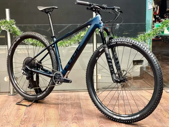 Bicicleta Cube Reaction C62 Carbon