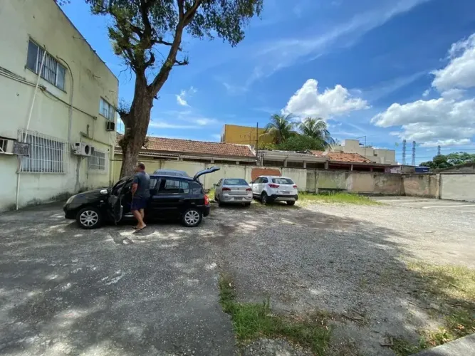 Casa comercial para aluguel e venda possui 600 metros quadrados com 6 quartos