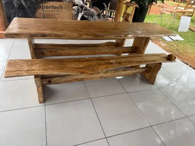 Mesa de madeira rústica