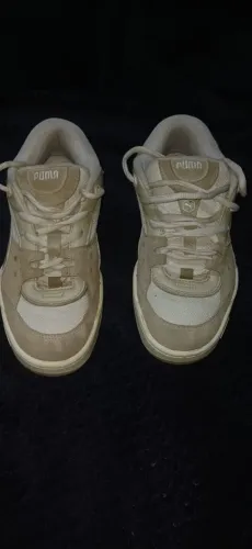 Tênis Puma 180. Bege claro
