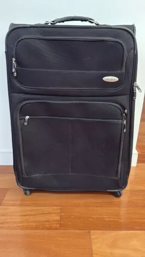 Mala de viagem usada 