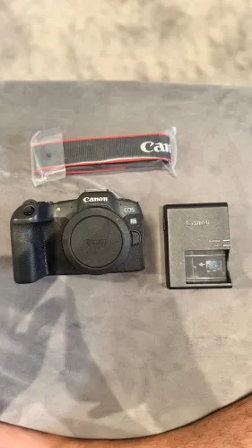 Canon R8 - muito nova 3 mil clicks