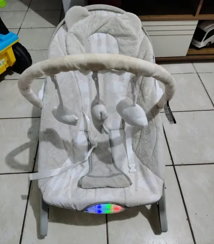 Cadeira de balanço infantil