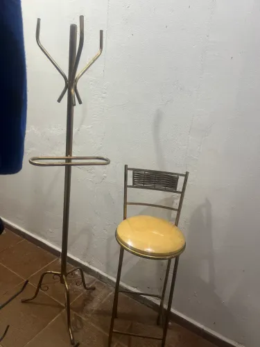 Cabideiro e banco