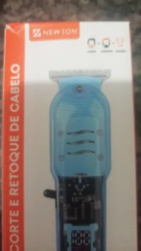 Máquina de cortar cabelo nova na caixa