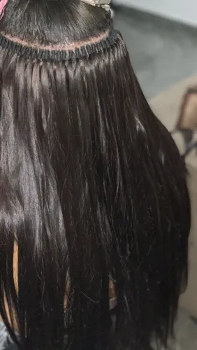 Colocação de mega hair e alongamentos