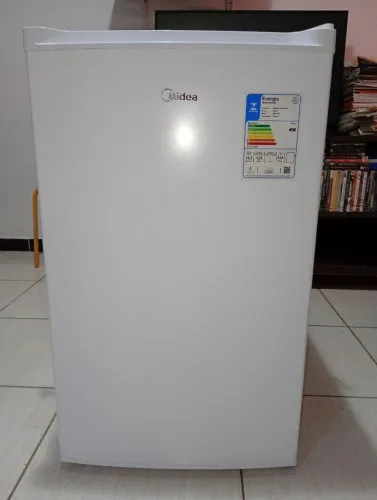 Frigobar Midea...