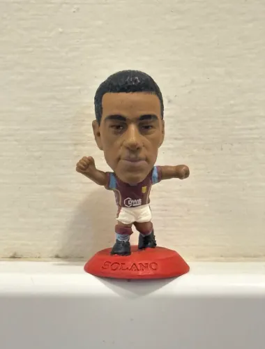 miniatura jogador aston villa - solano