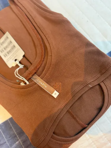 Vestido Charth Mídi Canes, disponível na cor Marrom, TAM-P,preço fixo.