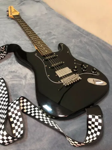Guitarra Sonoros - Kit completo com amplificador e pedaleira