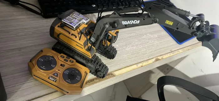 Retroescavadeira Brastoy