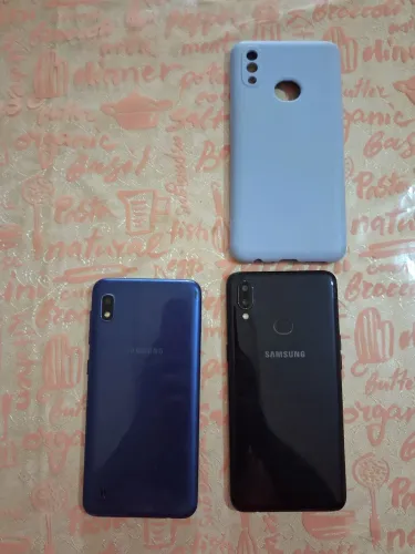 Combo 2 celulares Samsung Galaxy (A10 + A10s) - para conserto/peças
