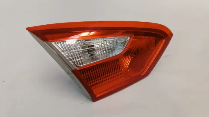 Lanterna Tampa Traseira Ford Focus 2014 2015 - Sedan - Lado Esquerdo - Usada/Original
