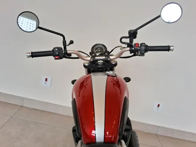 Triumph STREET SCRAMBLER 900cc