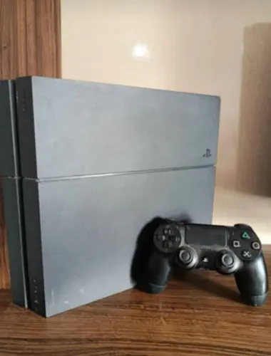PLAYSTATION 4 / PS4