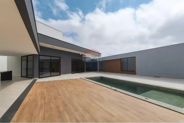 Casa Moderna com Piscina e Área Gourmet  Spina Ville II