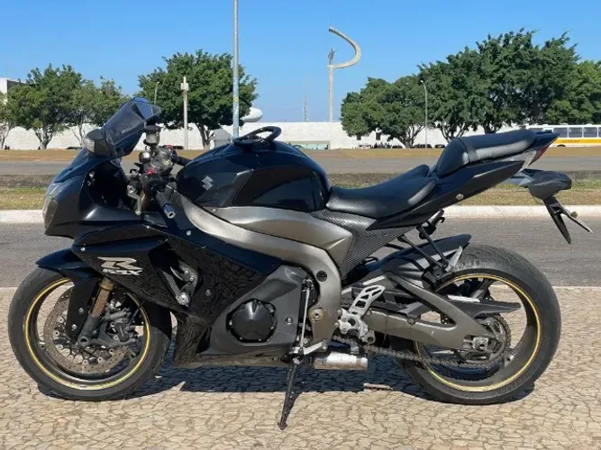SUZUKI GSXR 1000 - Linda moto, pneus Michelin