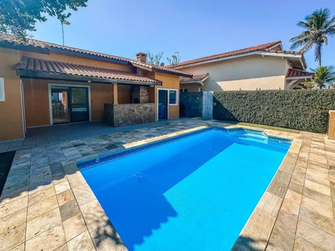 Casa em condomínio à Venda em Bougainvillee III, Peruíbe - SP