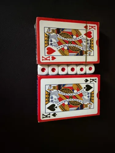 Kit baralho e dados