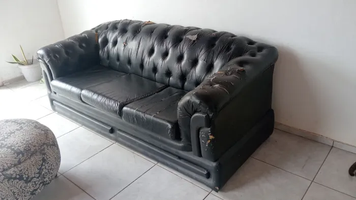 Sofá Chesterfield 3 Lugares Preto (Ideal para Reforma / Estofador)