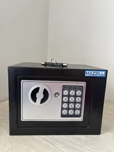 Cofre eletrônico pequeno com chave e senha 