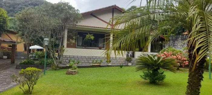 Guapimirim Mini sitio com fundos para cachoeira com aguas cristalinas  em um lugar exubera