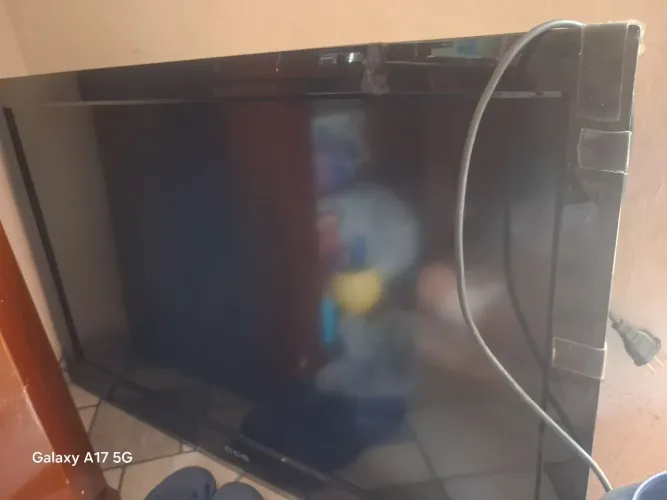 Televisão não funciona para aproveitar as peças