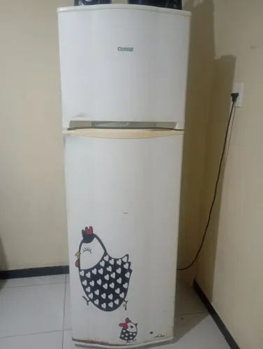Vende-se uma geladeira usada nunca deu defeito gela muito