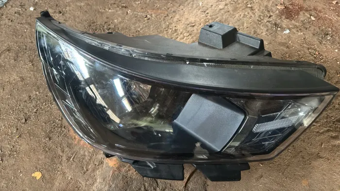 FAROL DIREITO HB20 23