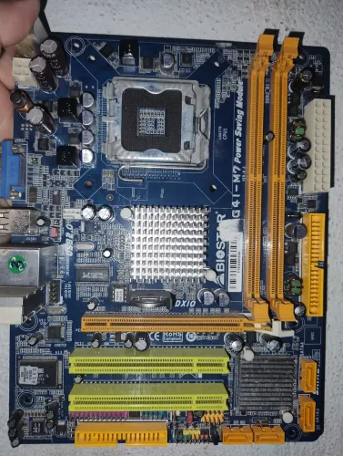 VENDO PLACA MÃE COM DEFEITO PARA CONSERTO OU RETIRADA DE PEÇAS.