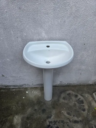 Pia para banheiro com coluna