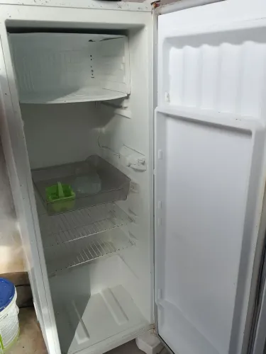 Vendo uma geladeira esmaltec