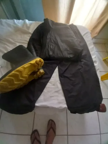 Capa de chuva calça gg bota 42 e blusa g