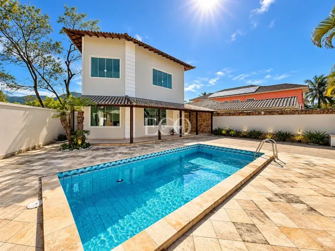 Casa com 6 quartos, piscina, quintal e sauna alugando na Barra da Tijuca!