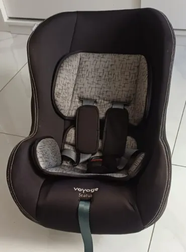 CADEIRINHA PARA BEBÊ EM AUTOMÓVEL