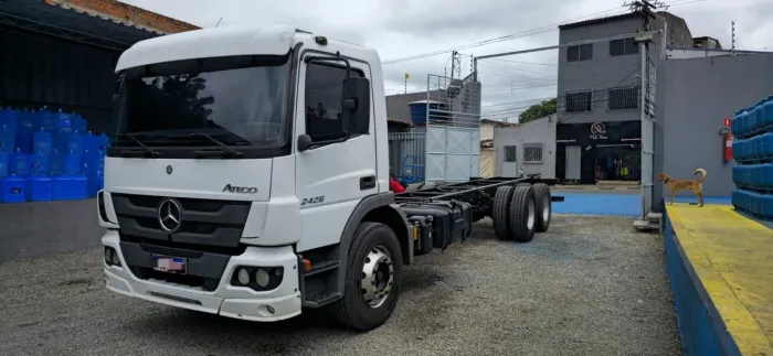 Caminhão Mercedes-Benz Atego 2426