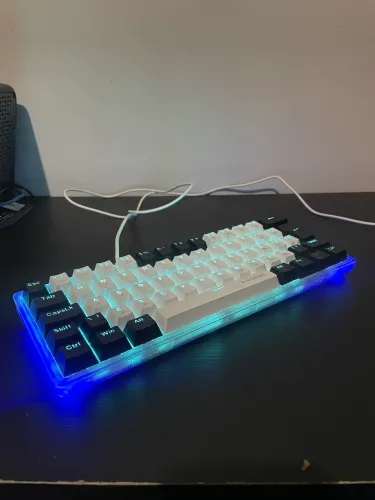 Teclado gamer com fio ultra compacto 60%