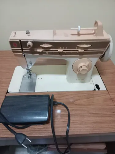 Máquina de costura Singer Flexiponto.