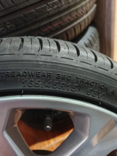 Pneus 165/45 r 15