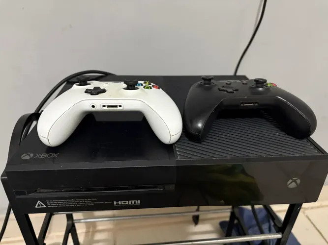 Xbox One + Kinect + 2 manetes