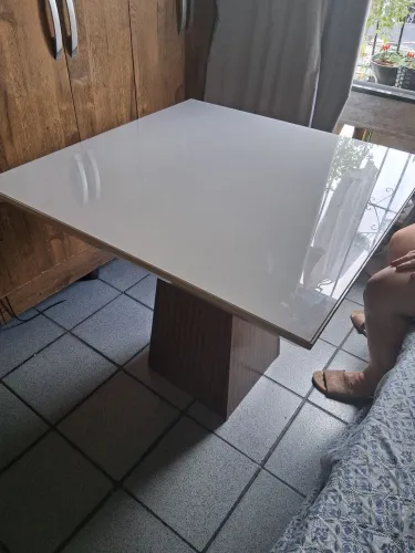 Mesa de Jantar Quadrada 90x90 Tampo de Vidro Off-White (Sem Cadeiras)