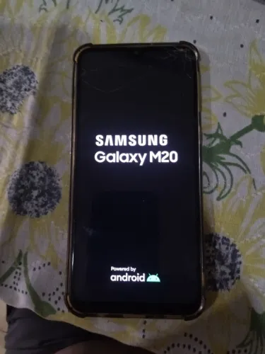 Celular Samsung M20 com 64GB e 4GB de RAM com detalhe na tela (Leia a descrição do anúncio