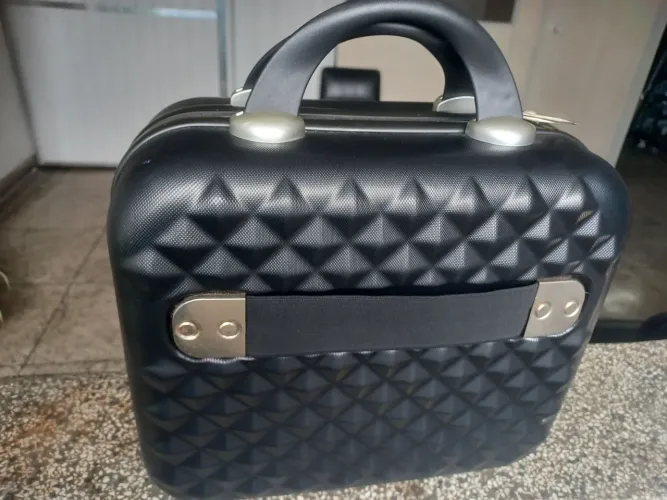 Frasqueira preta para viagem