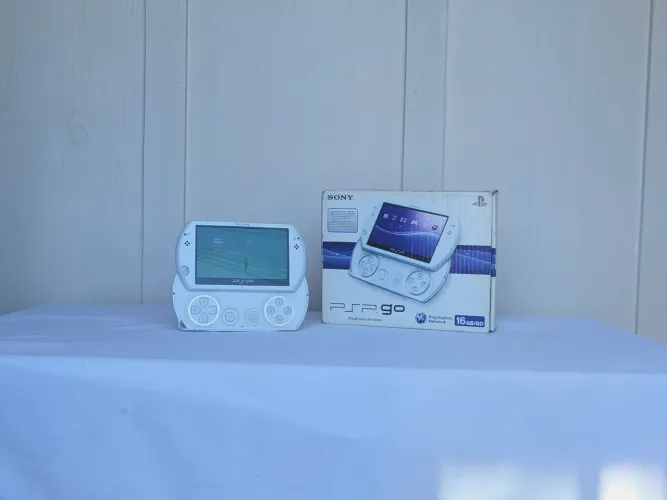 PSP GO Pearl White | 16GB