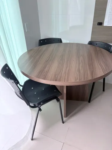 Mesa com 4 cadeiras redonda